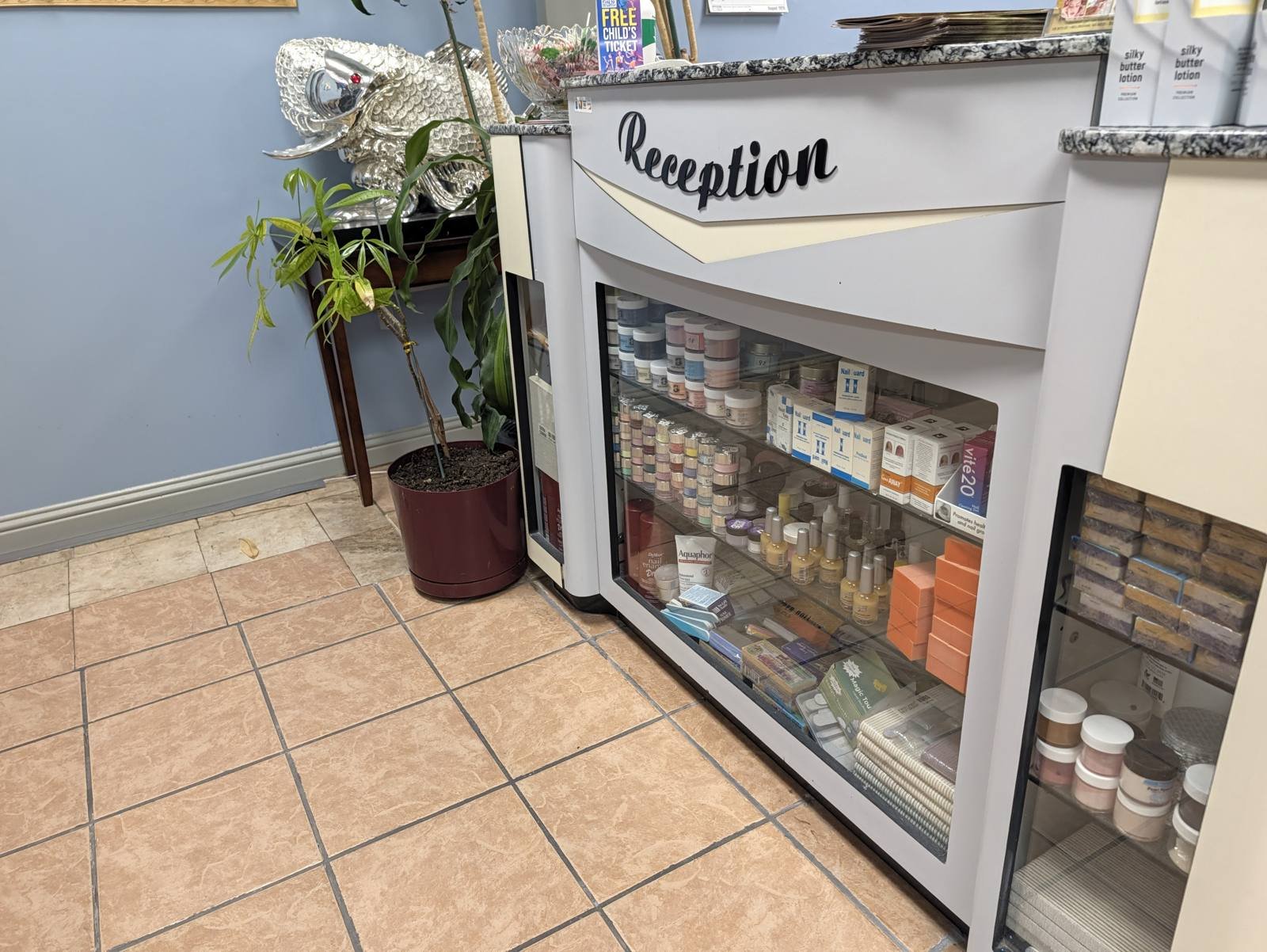 Reception desk at T & T Nails nail salon in Bellingham, WA